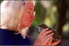 Elizabeth Ellis kissing a frog